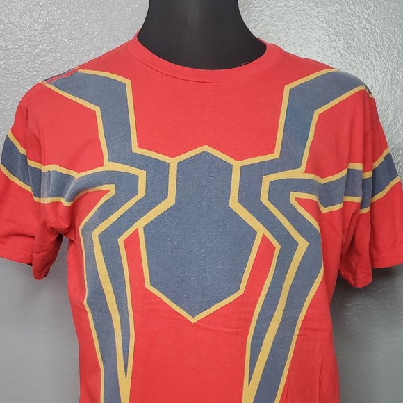 Marvel Red Large PreOwned T-Shirt-Marvel Avengers Infintity War - Picture 1 of 4